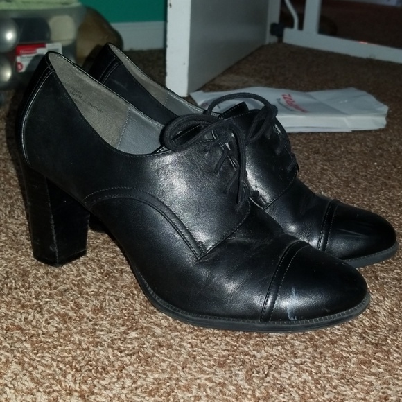 Shoes - Picture 4 of 4